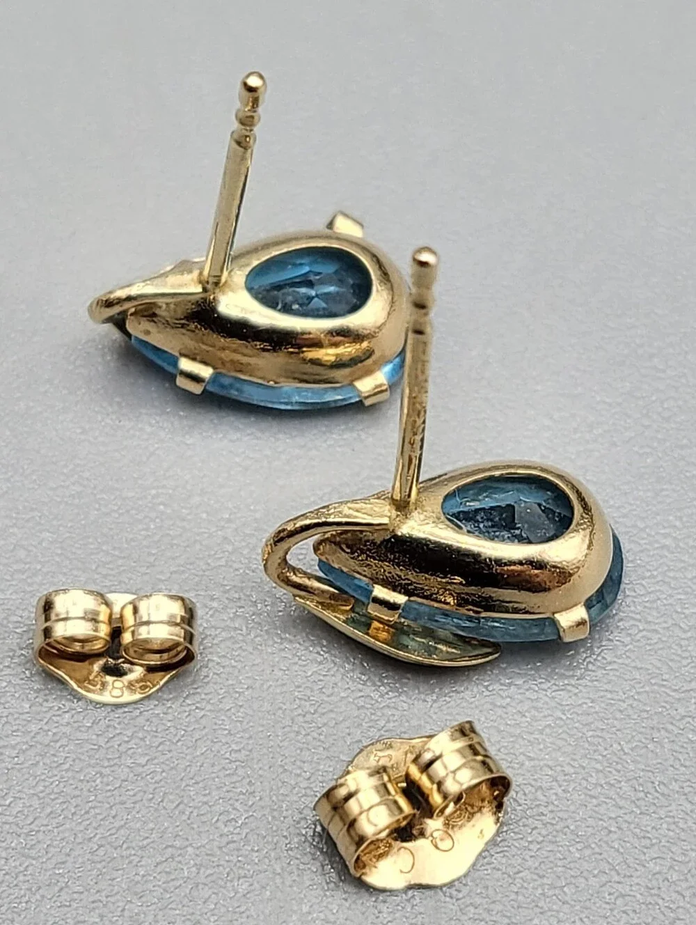 14k Gold Topaz Teardrop/ Pear w Leaf Stud Estate Mid-Century Vintage Swiss Blue